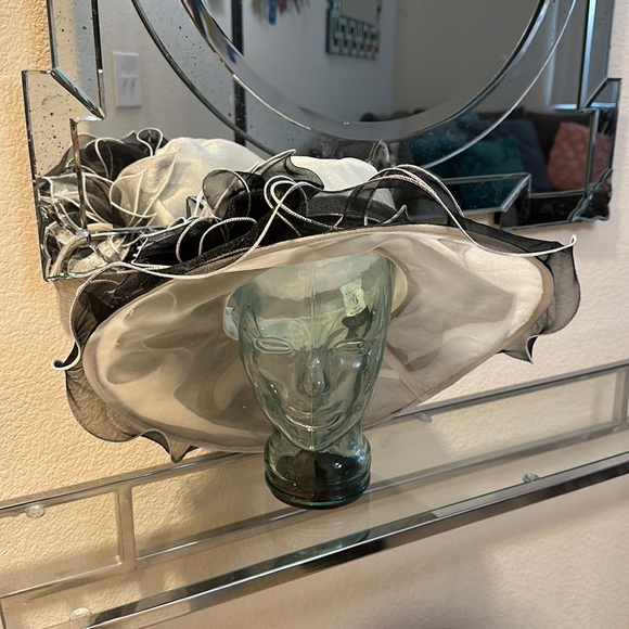 Beautiful Church Sunday Holiday Hat By Forbusite - Picture 3 of 13